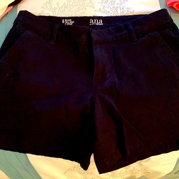 Shorts - Picture 2 of 3